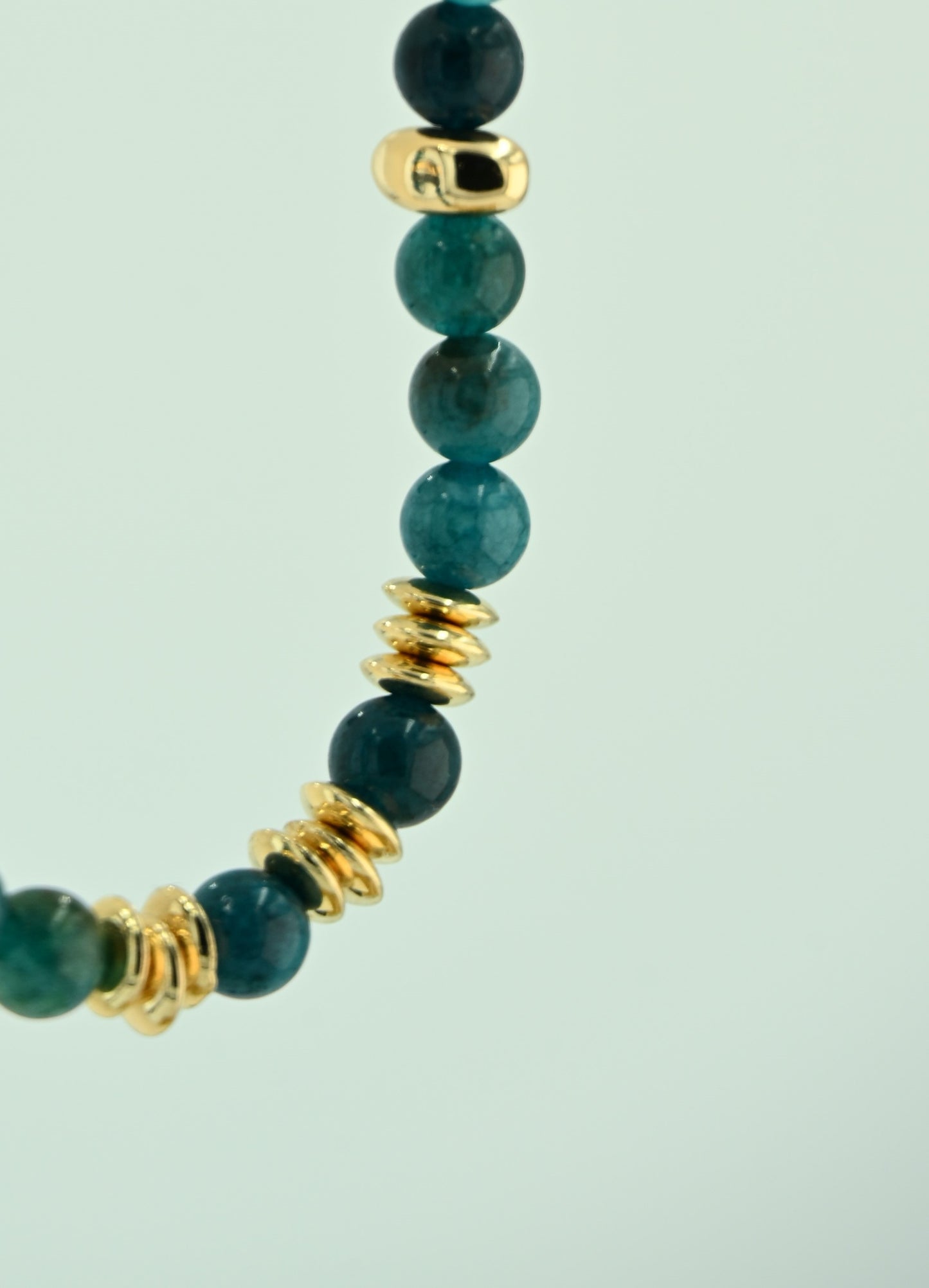 Bransoletka z dużych kamieni apatytu i złotych przekładek – ręcznie robiona biżuteria handmade – bellamaga