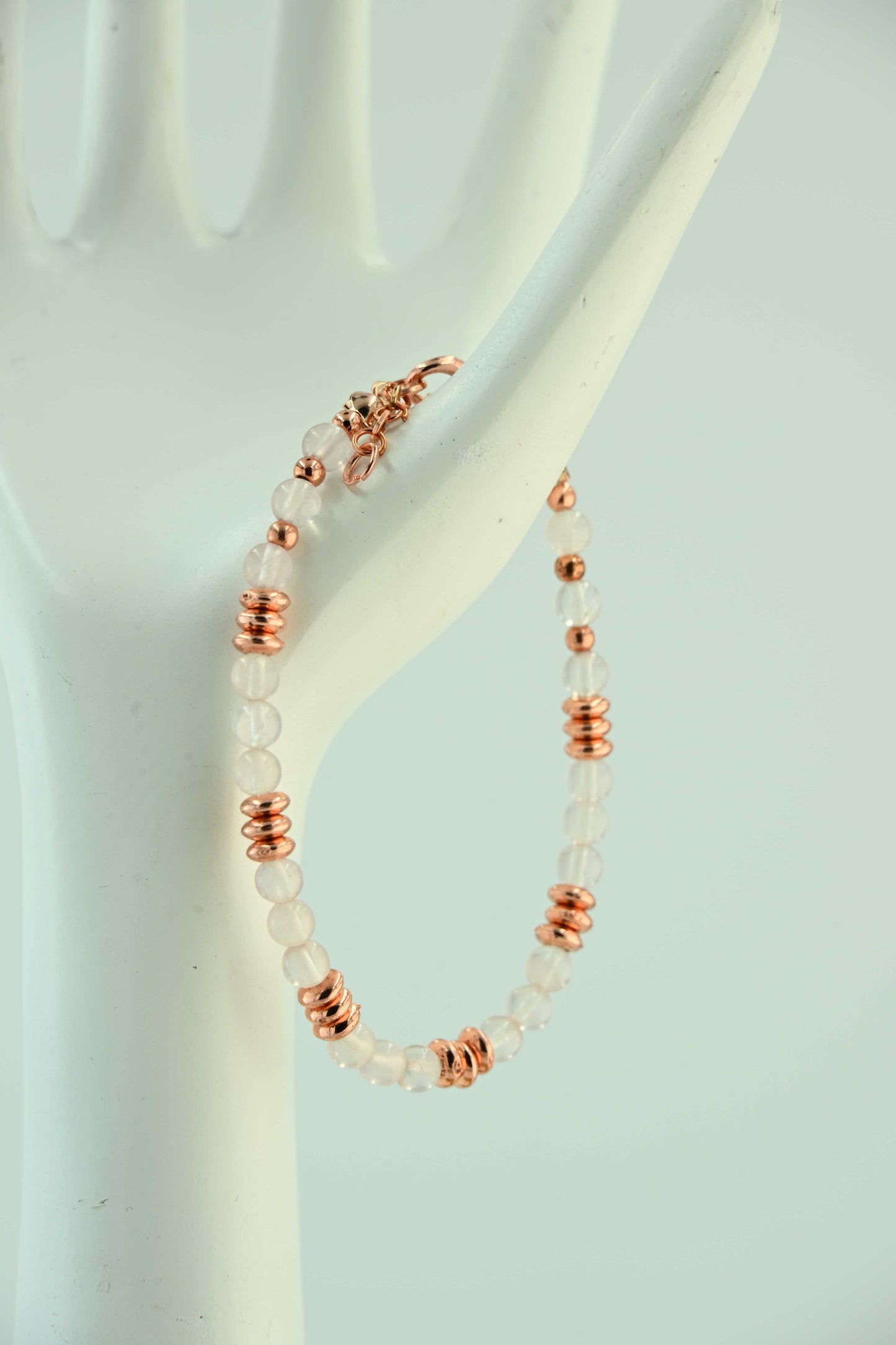 Bransoletka z kamieniem księżycowym i miedzianymi przekładkami – ręcznie robiona biżuteria handmade – bellamaga