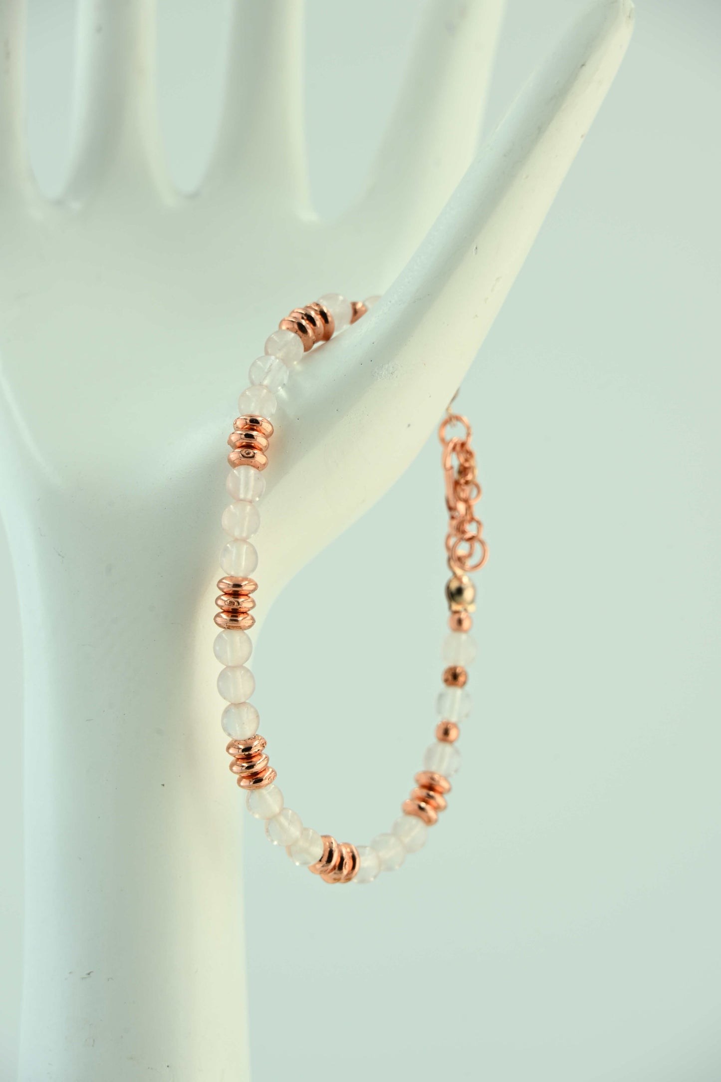 Bransoletka z kamieniem księżycowym i miedzianymi przekładkami – ręcznie robiona biżuteria handmade – bellamaga