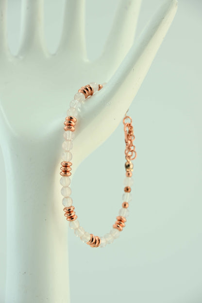 Bransoletka z kamieniem księżycowym i miedzianymi przekładkami – ręcznie robiona biżuteria handmade – bellamaga