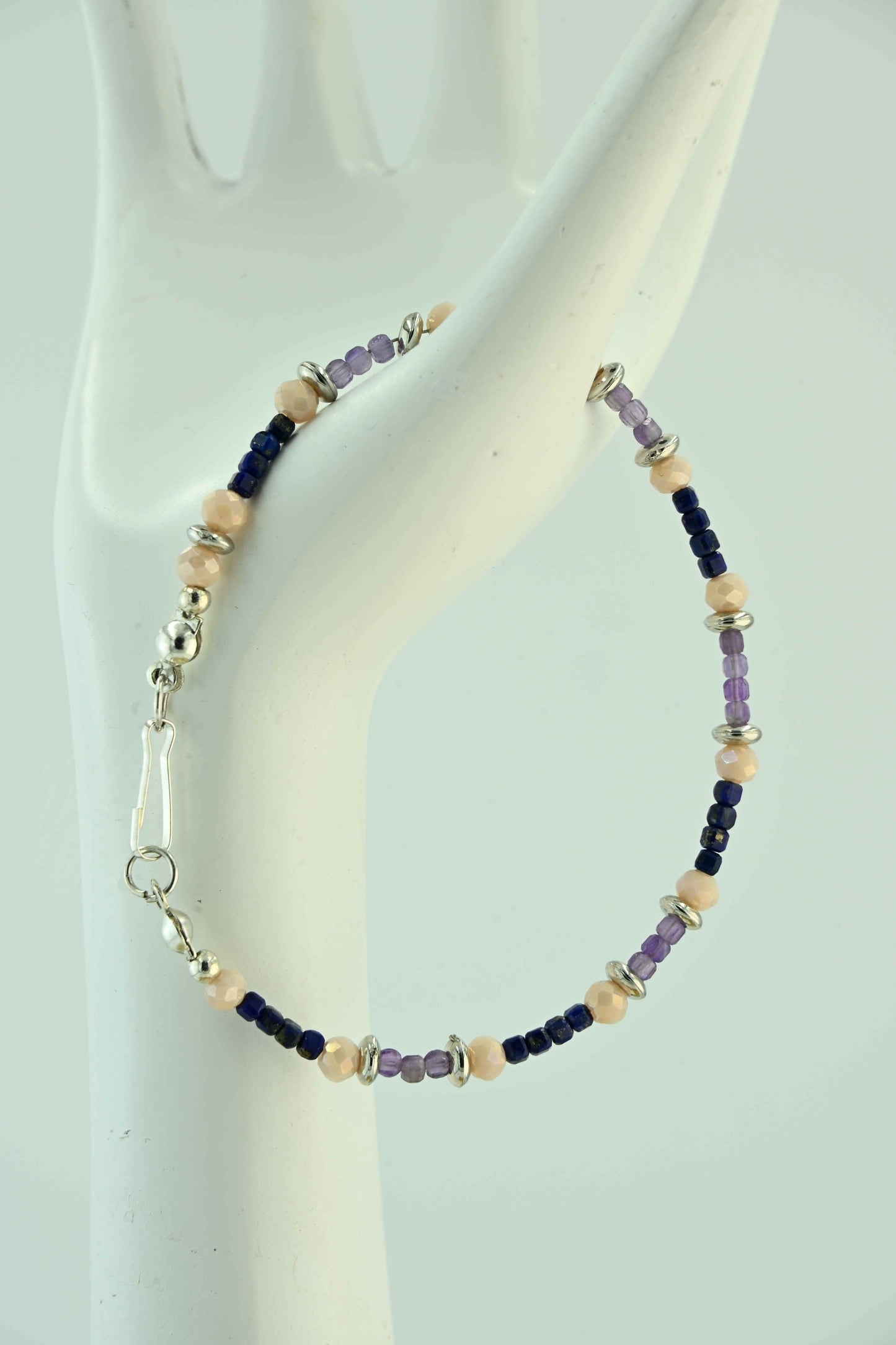 Bransoletka z ametystem i spinelem – ręcznie robiona biżuteria handmade – bellamaga