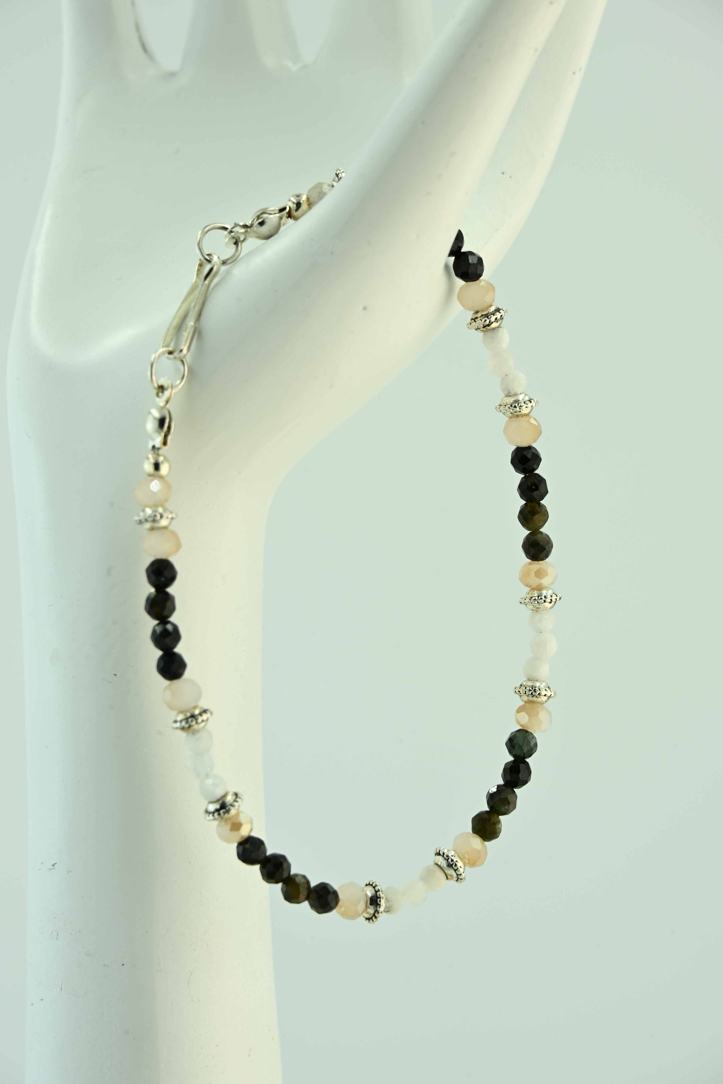 Bransoletka z turmalinem i kamieniem księżycowym – ręcznie robiona biżuteria handmade – bellamaga