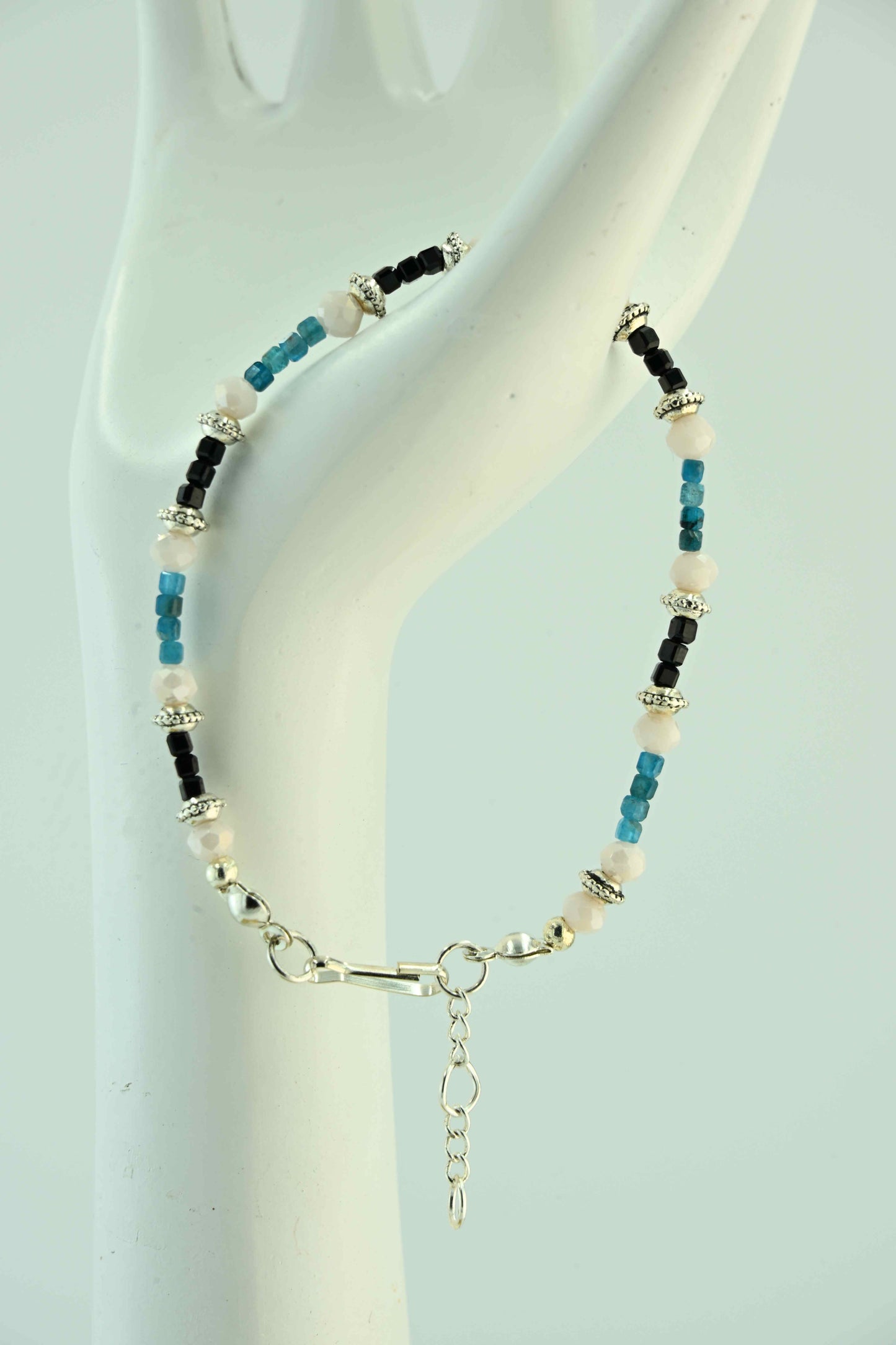 Bransoletka z apatytu i spinelu – ręcznie robiona biżuteria handmade – bellamaga