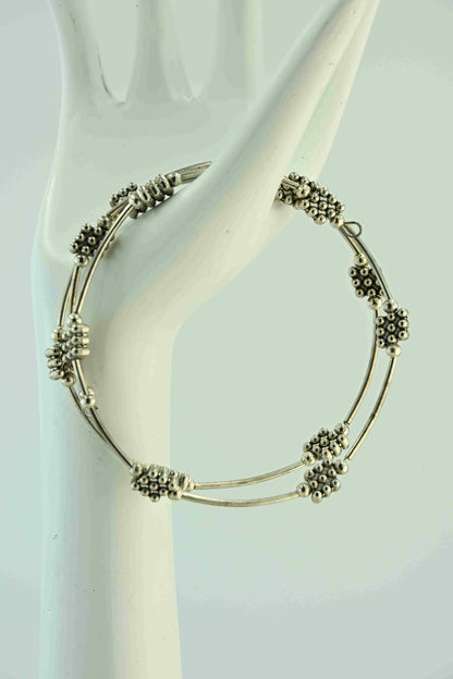 Bransoletka z ażurowymi srebrnymi przekładkami – wariant z małymi srebrnymi kulkami lub brązowymi kulkami – bellamaga