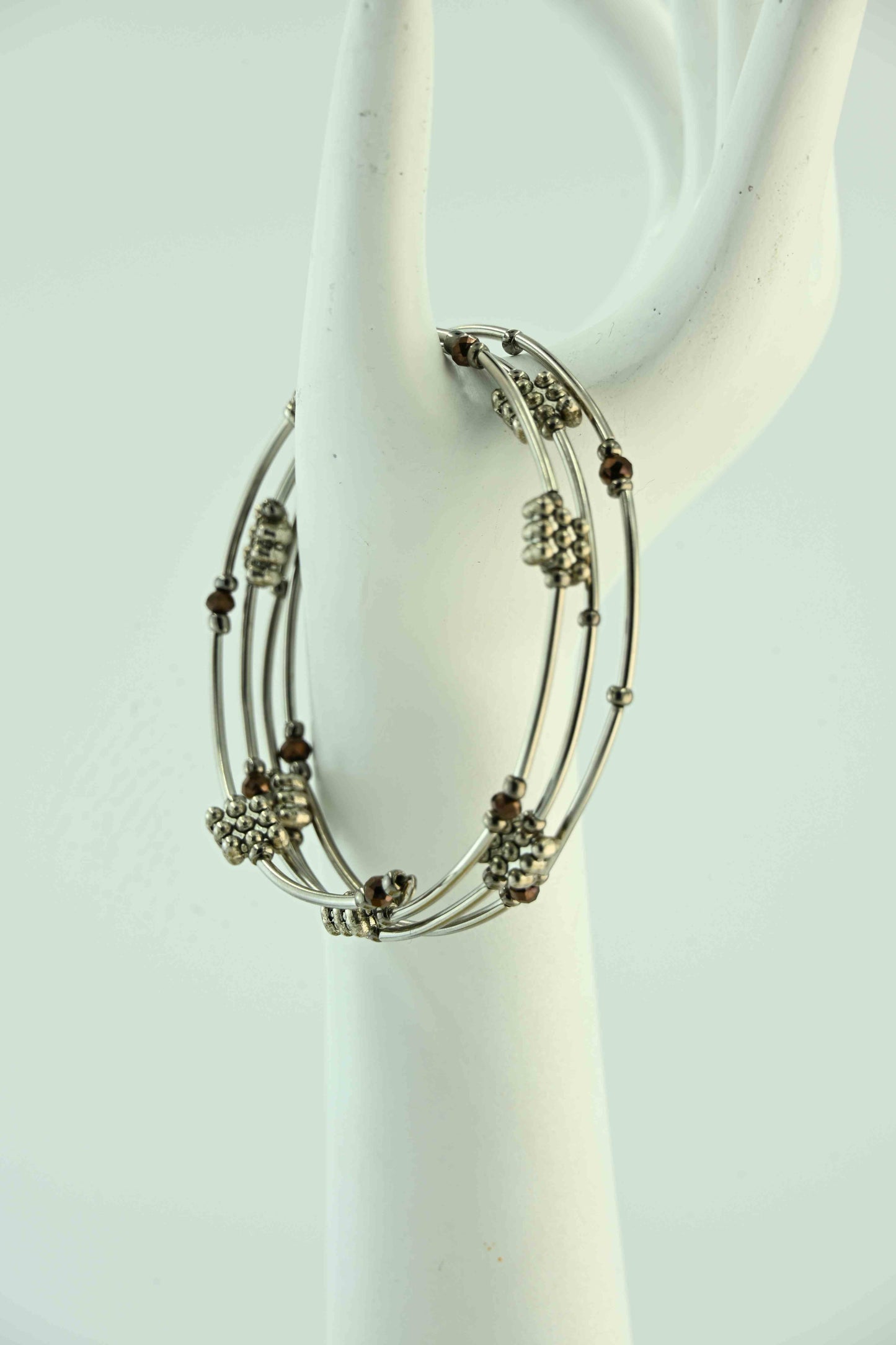 Bransoletka z ażurowymi srebrnymi przekładkami – wariant z małymi srebrnymi kulkami lub brązowymi kulkami – bellamaga