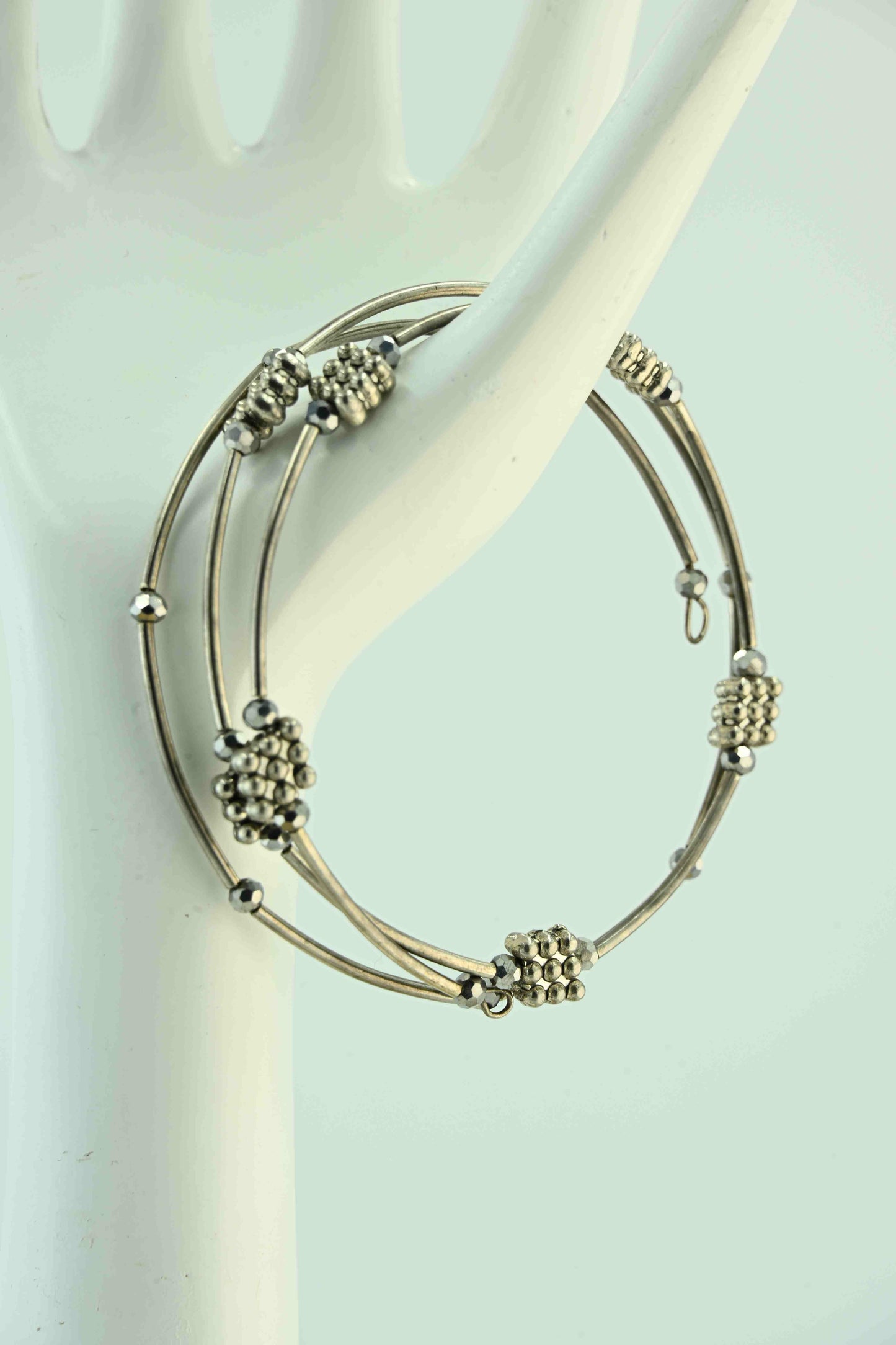 Bransoletka z ażurowymi srebrnymi przekładkami – wariant z małymi srebrnymi kulkami lub brązowymi kulkami – bellamaga