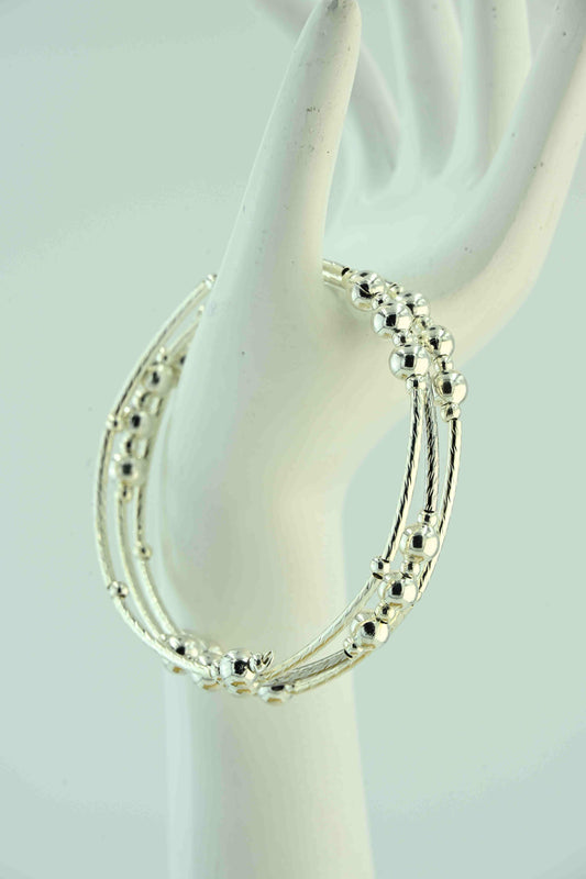 Bransoletka srebrna na drucie pamięciowym – elegancka, wielowarstwowa