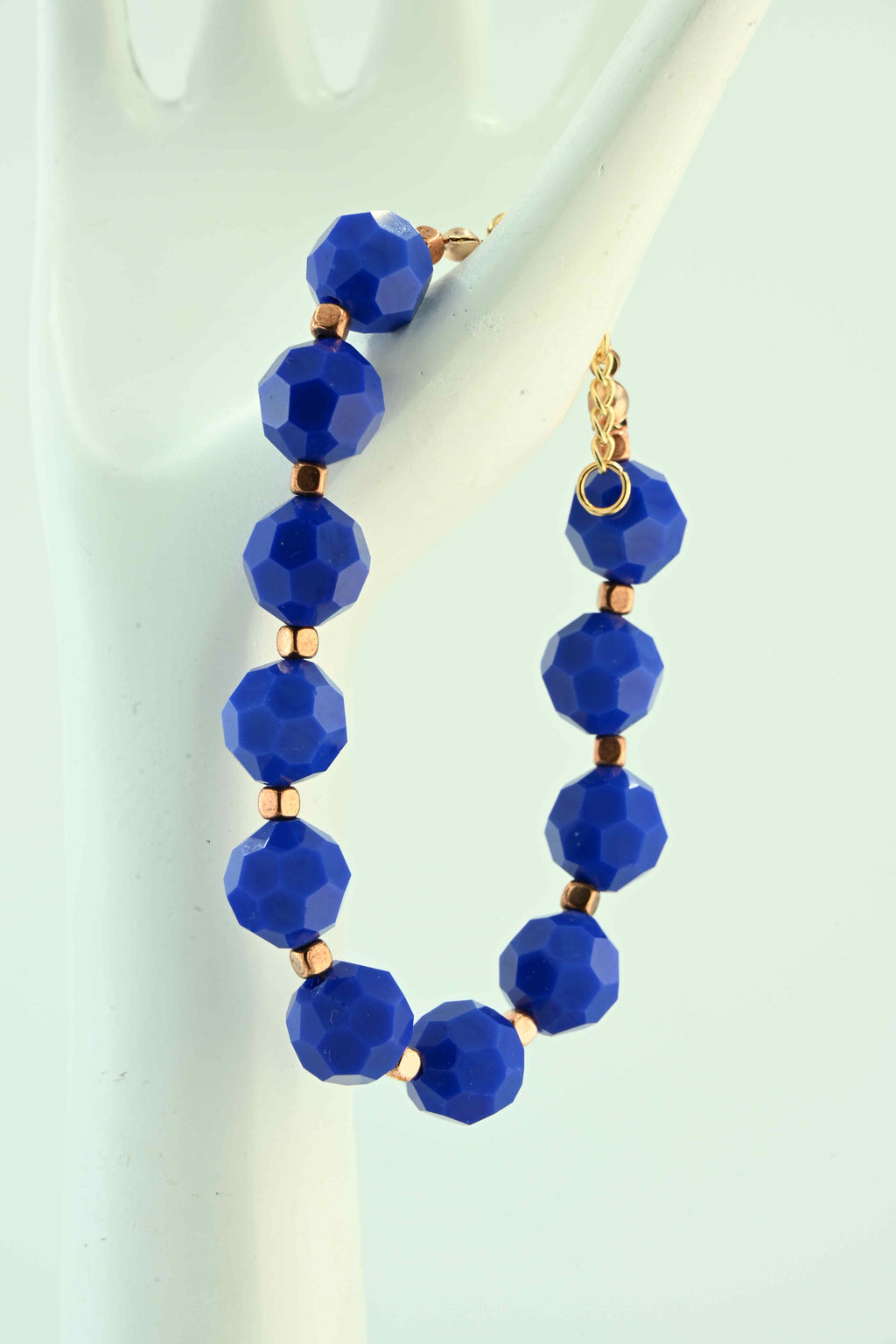 Bransoletka z dużych, kobaltowych koralików fasetowanych