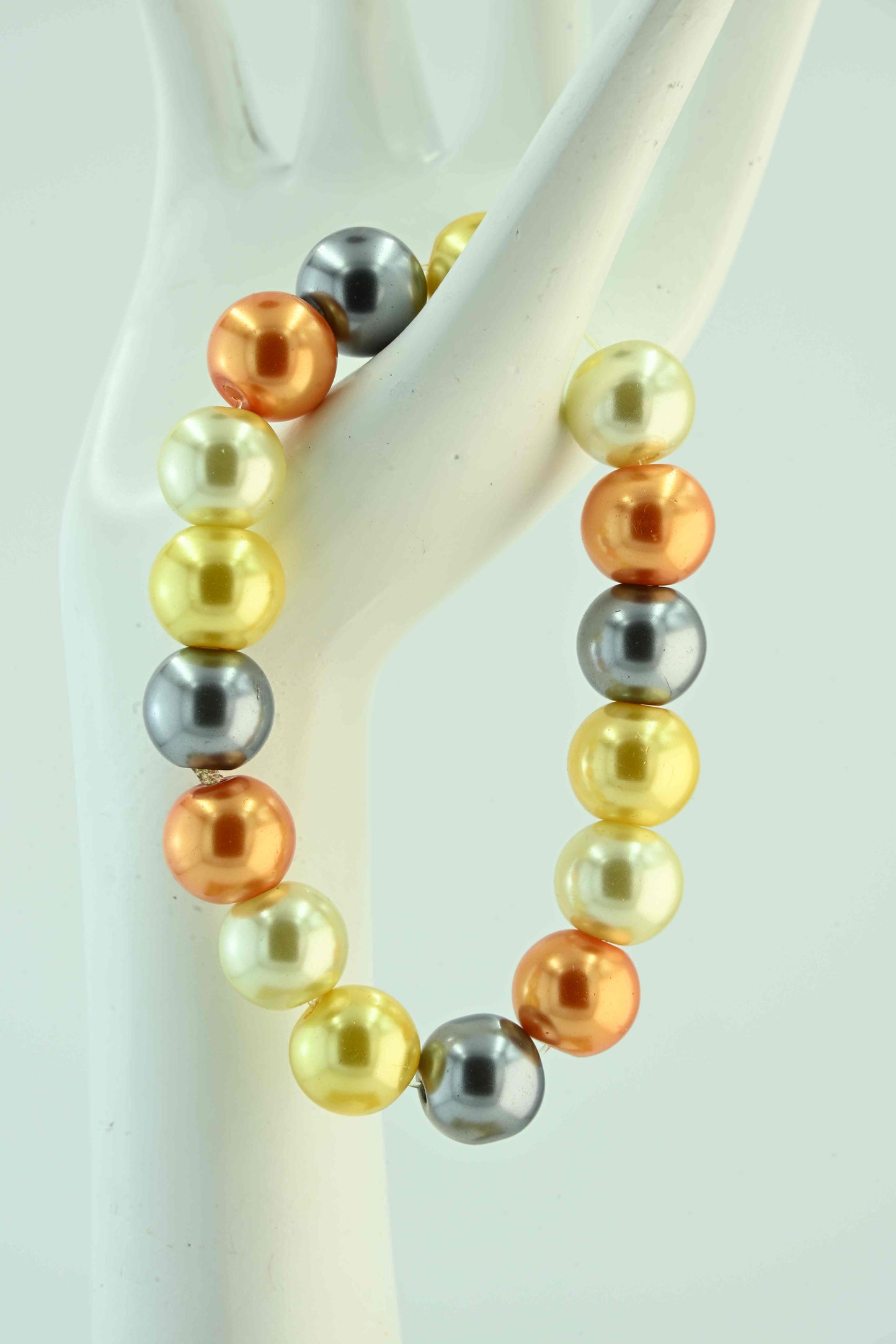 Bransoletka z dużych koralików w odcieniach złota, srebra i miedzi – bellamaga handmade