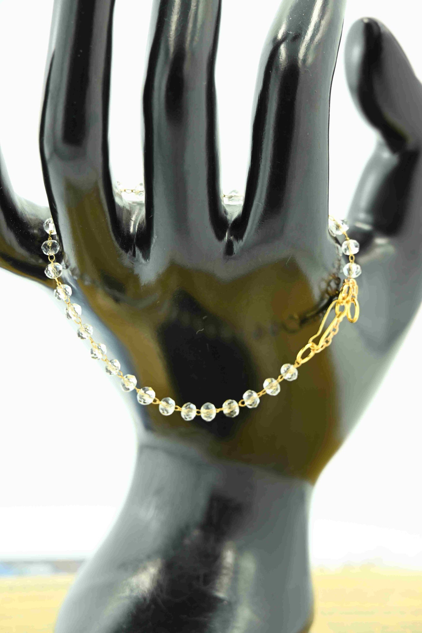 Delikatna bransoletka z drobnych koralików – ręcznie robiona biżuteria handmade – bellamaga