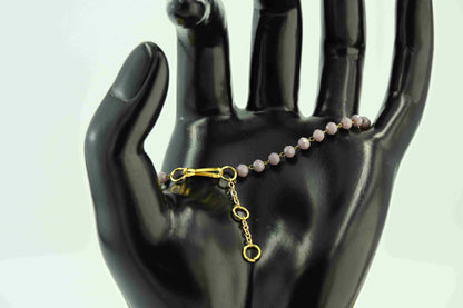 Delikatna bransoletka z drobnych koralików – ręcznie robiona biżuteria handmade – bellamaga