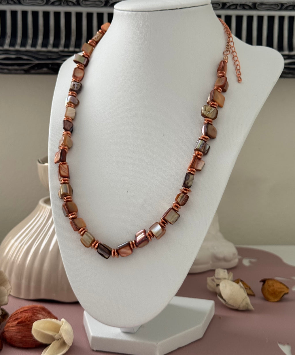 Naszyjnik Velvet Pearl – Copper Elegance