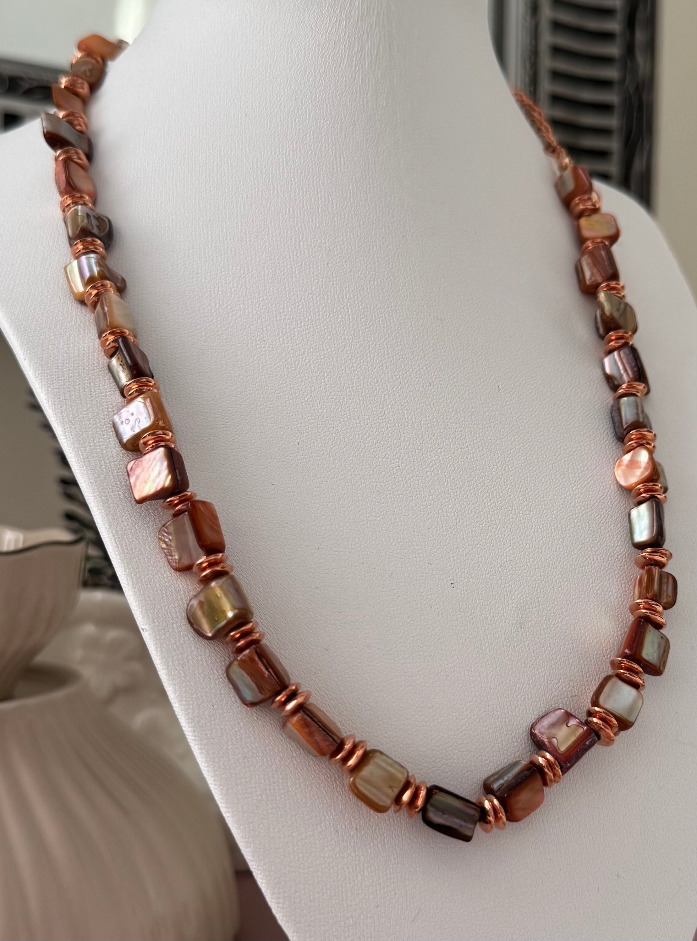 Naszyjnik Velvet Pearl – Copper Elegance