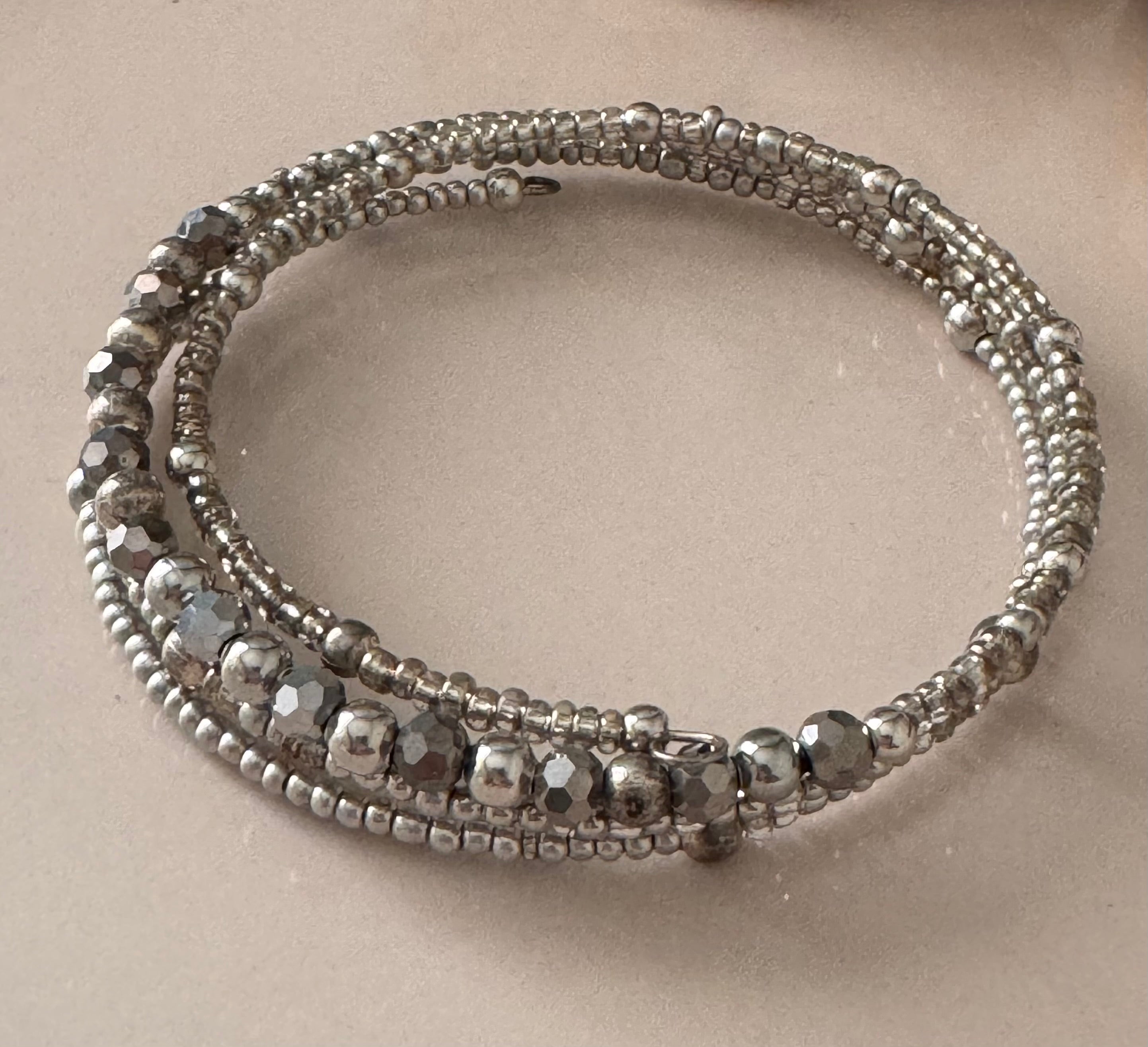 Bransoletka Whisper Collection No.18 – szarość & srebrny blask