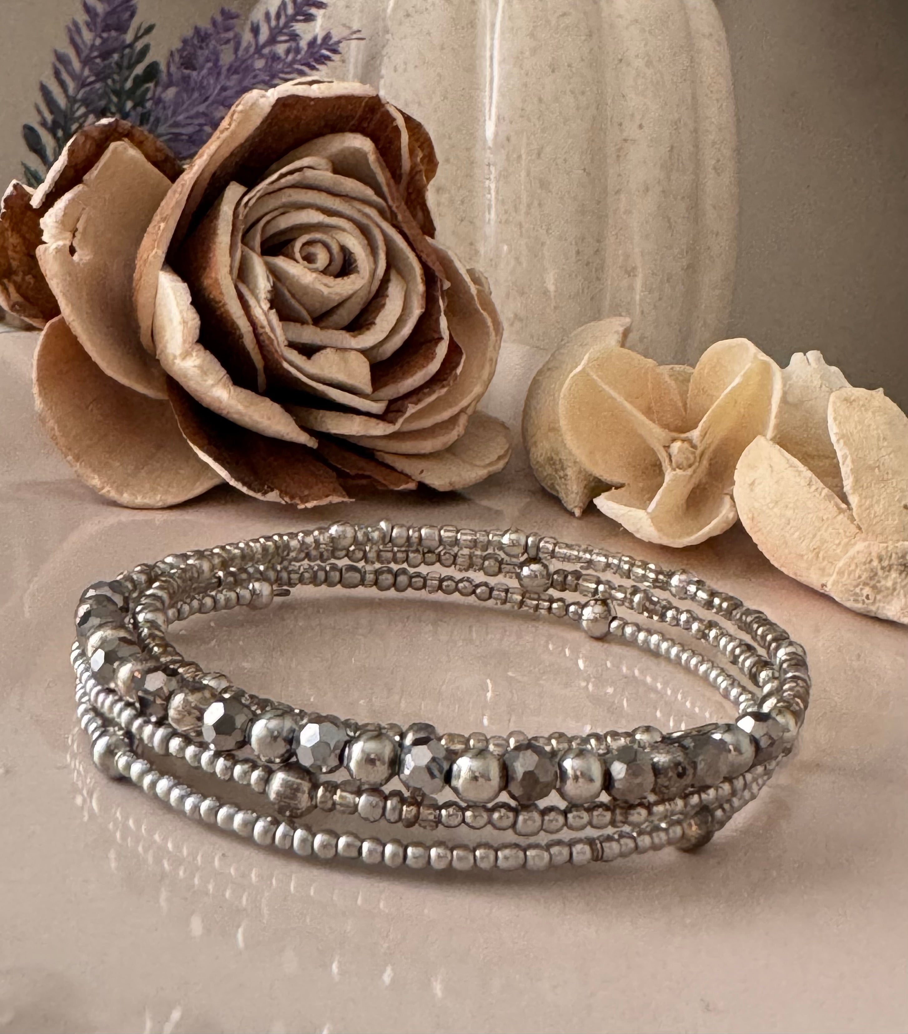 Bransoletka Whisper Collection No.18 – szarość & srebrny blask