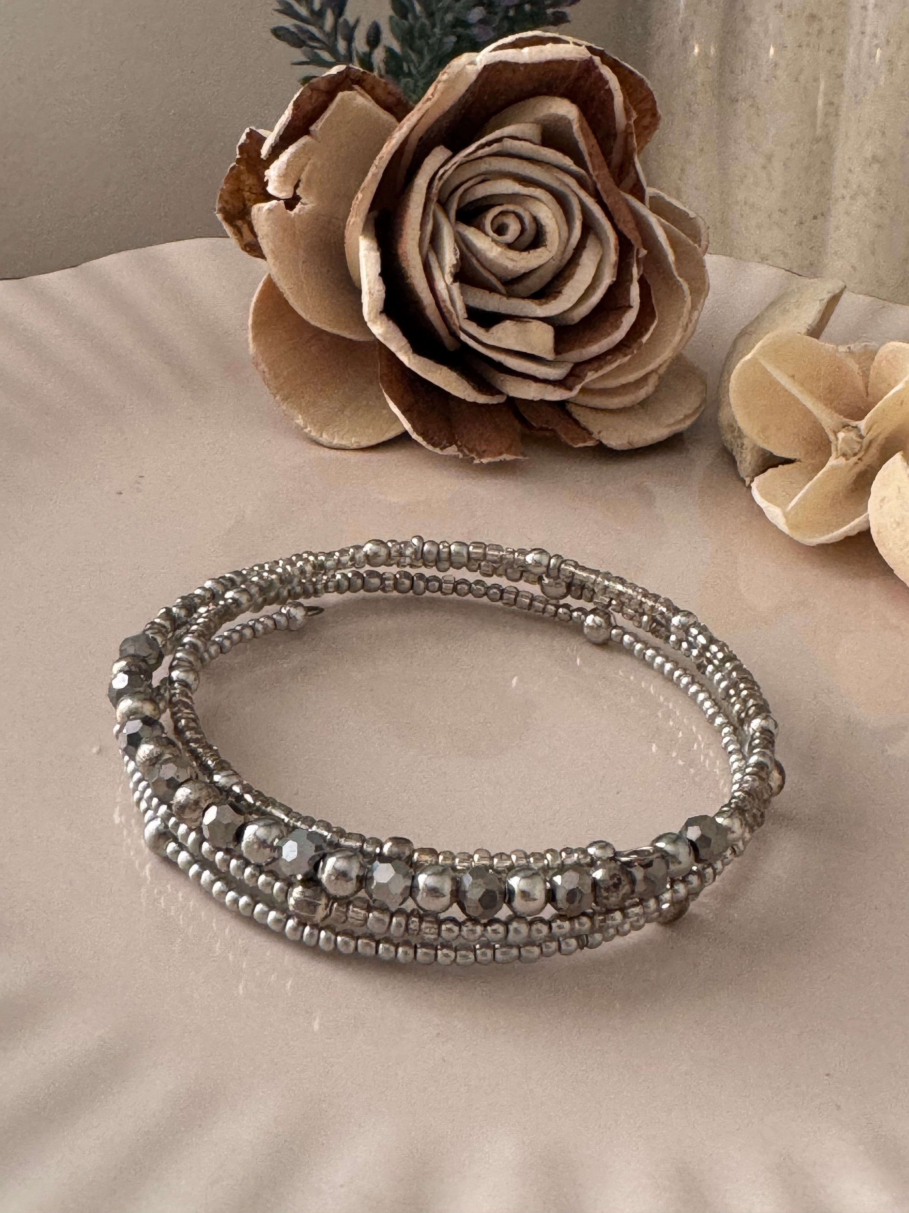 Bransoletka Whisper Collection No.18 – szarość & srebrny blask