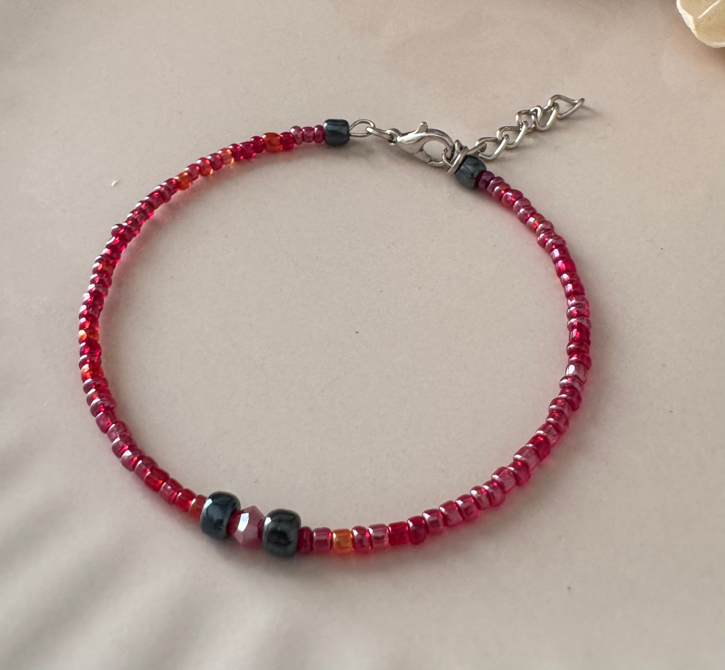 Bransoletka Whisper Collection No.21 – odcienie malinowej czerwieni