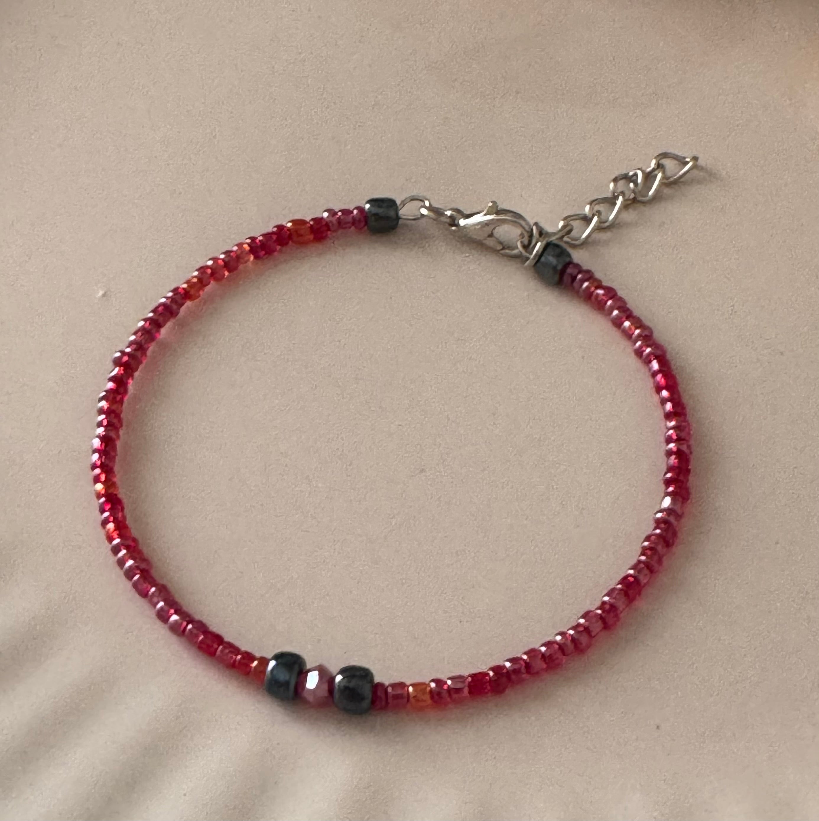 Bransoletka Whisper Collection No.21 – odcienie malinowej czerwieni