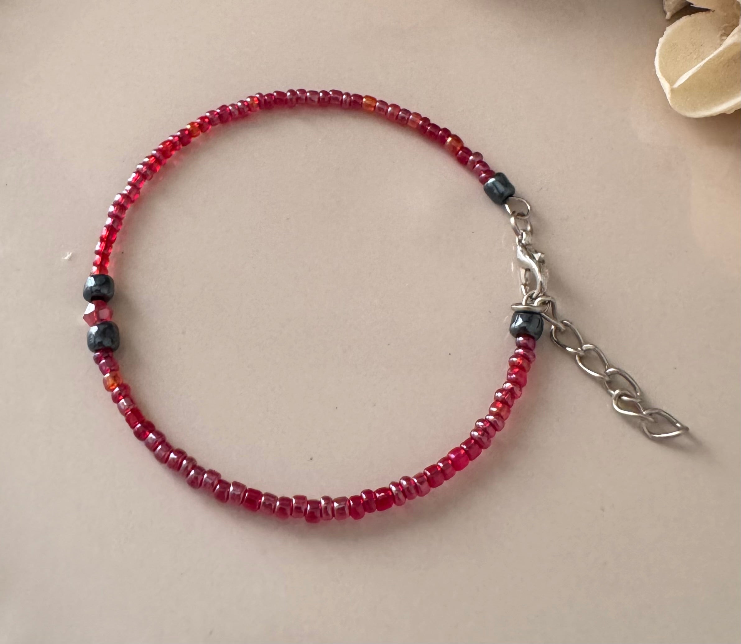 Bransoletka Whisper Collection No.21 – odcienie malinowej czerwieni